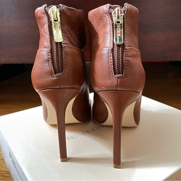 BCBG Carolyn all leather ankle boots in toffee brown 6M 36 - Picture 7 of 12